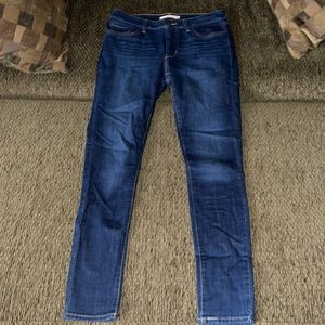 💙BNWOT LEVI 711 SKINNY JEANS IN DARK WASH💙